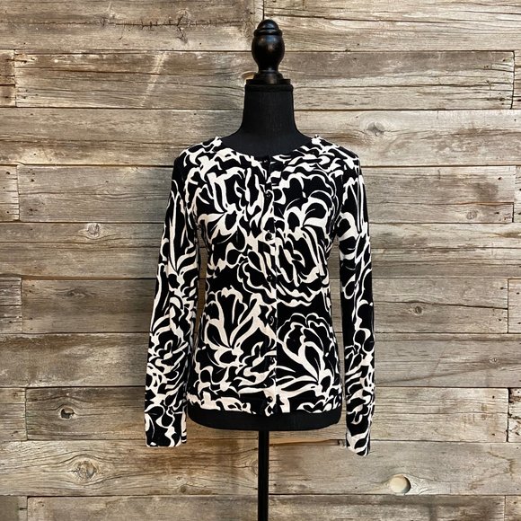 ✨🖤Banana Republic Black and White Cardigan🖤✨ - Picture 2 of 6